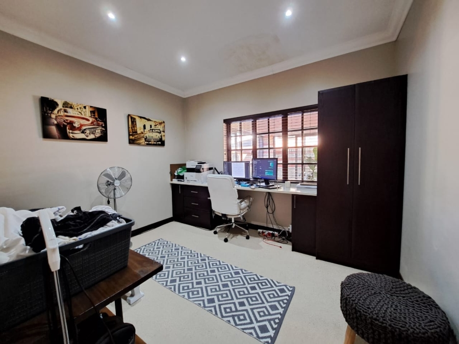 3 Bedroom Property for Sale in Bonza Bay Eastern Cape